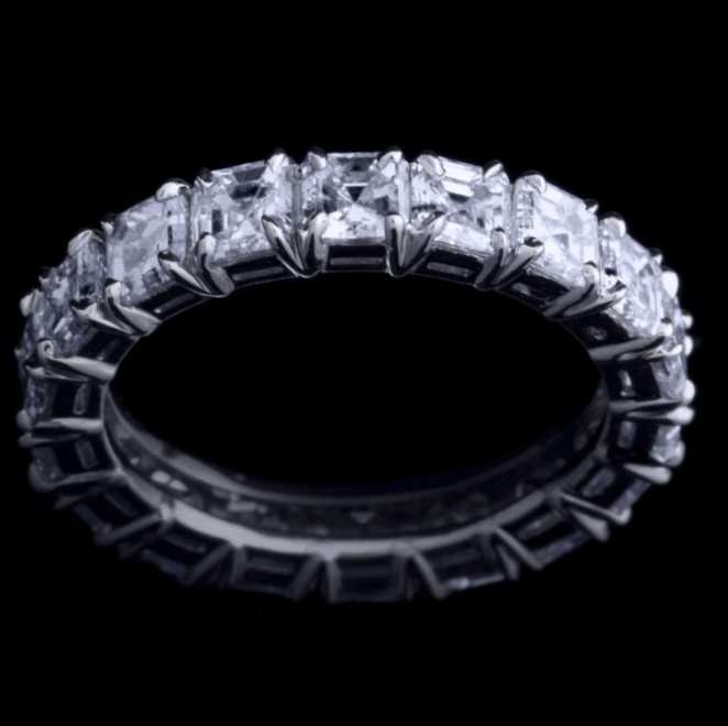 
                  
                    Asscher-Cut Diamond Eternity Band - Alexandra Mor online
                  
                