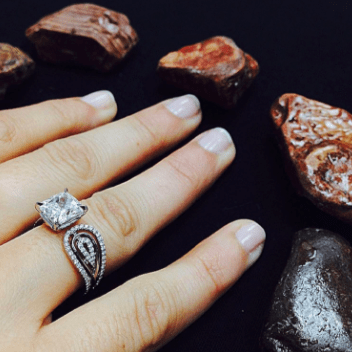 
                  
                    Feather Shaped Asscher cut Diamond Ring - Alexandra Mor online
                  
                